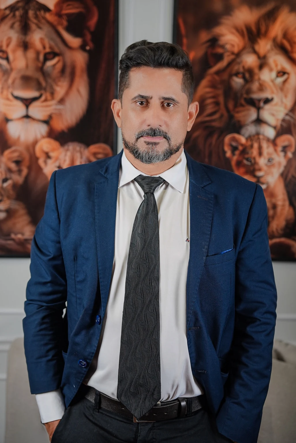 Fernando Rodrigues de Paula em seu ambiente de trabalho